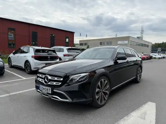 Musta Farmari, Mercedes-Benz E – OZM-287