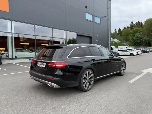 Musta Farmari, Mercedes-Benz E – OZM-287