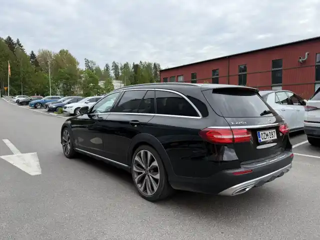 Musta Farmari, Mercedes-Benz E – OZM-287