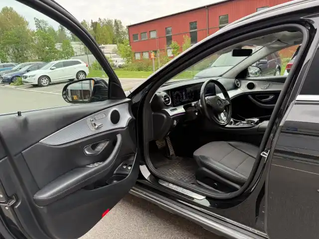Musta Farmari, Mercedes-Benz E – OZM-287
