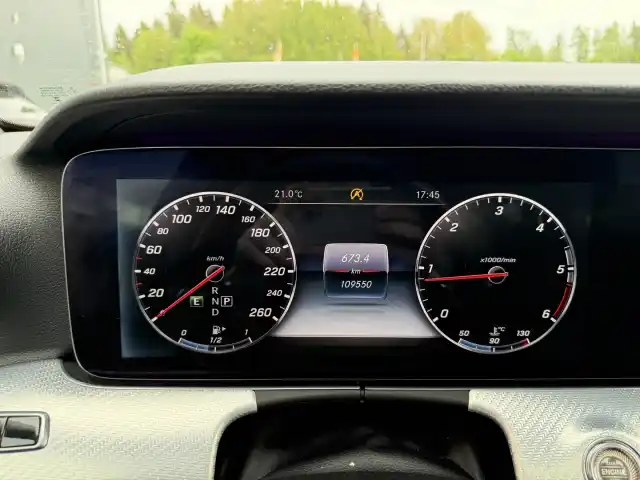 Musta Farmari, Mercedes-Benz E – OZM-287