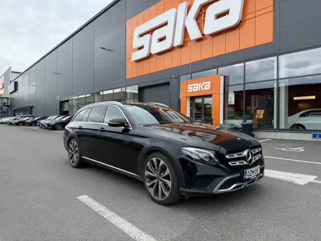 Musta Farmari, Mercedes-Benz E – OZM-287