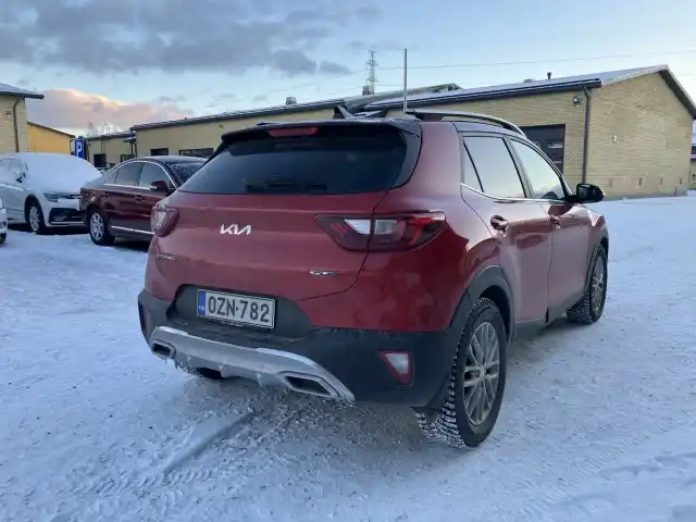 Punainen Maastoauto, Kia Stonic – OZN-782