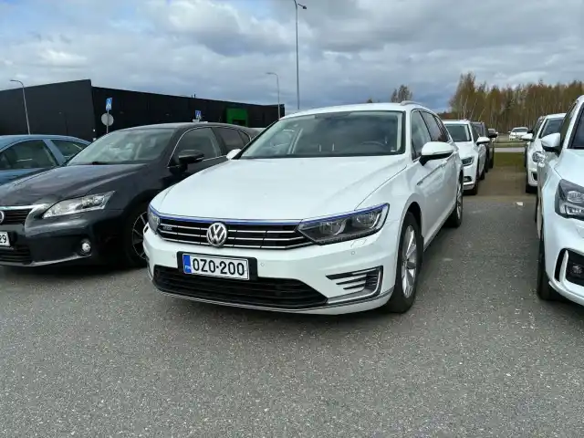 Valkoinen Farmari, Volkswagen Passat – OZO-200