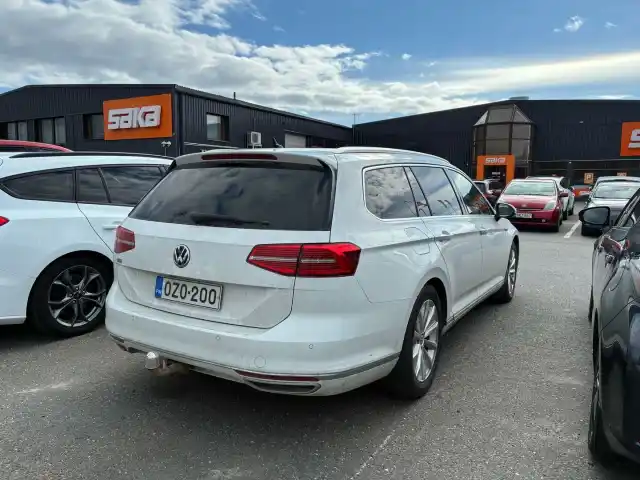 Valkoinen Farmari, Volkswagen Passat – OZO-200