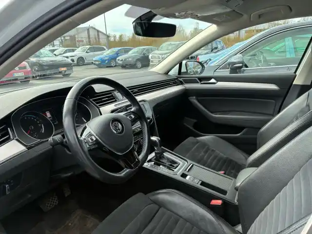 Valkoinen Farmari, Volkswagen Passat – OZO-200
