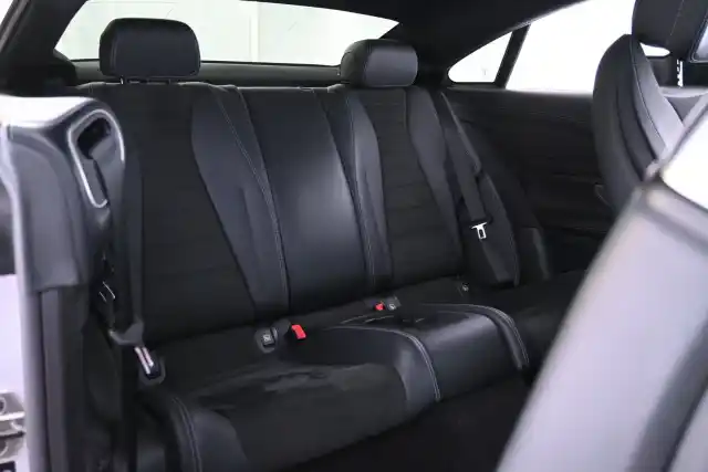 Harmaa Coupe, Mercedes-Benz E – OZP-916