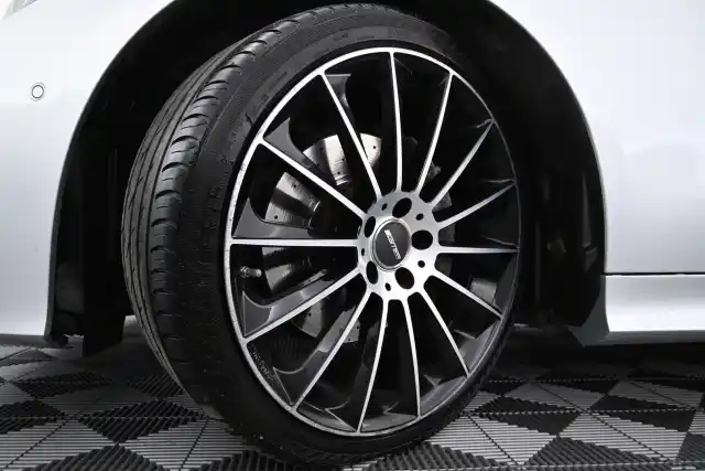 Harmaa Coupe, Mercedes-Benz E – OZP-916