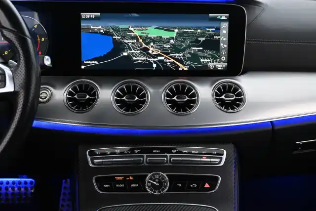 Harmaa Coupe, Mercedes-Benz E – OZP-916