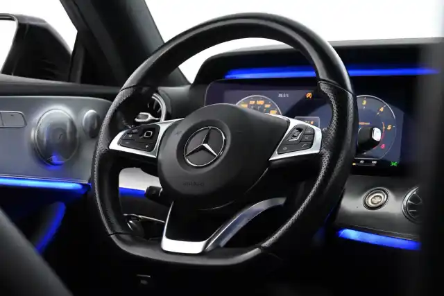 Harmaa Coupe, Mercedes-Benz E – OZP-916