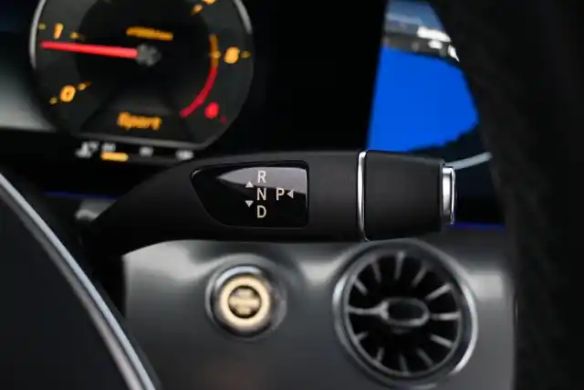 Harmaa Coupe, Mercedes-Benz E – OZP-916