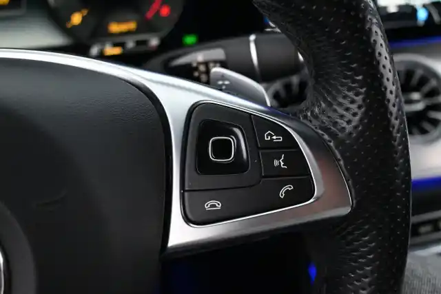 Harmaa Coupe, Mercedes-Benz E – OZP-916