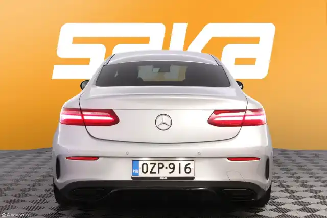 Harmaa Coupe, Mercedes-Benz E – OZP-916