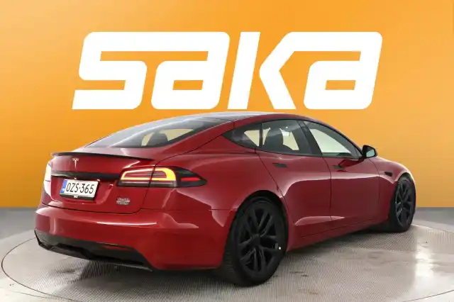 Punainen Sedan, Tesla Model S – OZS-365