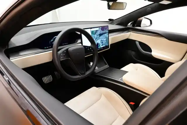 Valkoinen Sedan, Tesla Model S – OZS-375