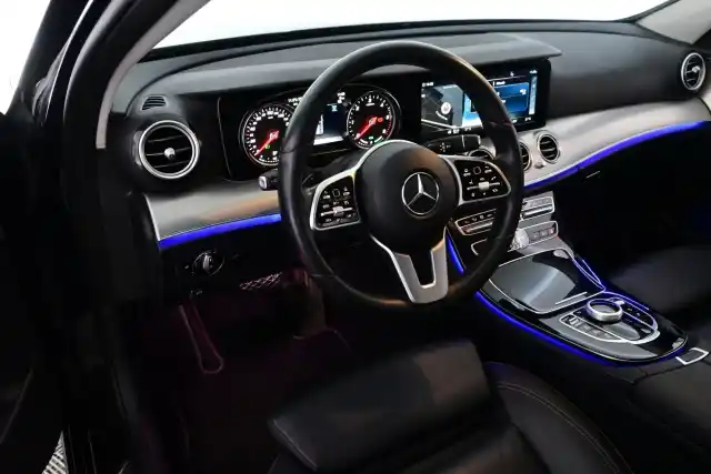Musta Farmari, Mercedes-Benz E – OZS-772