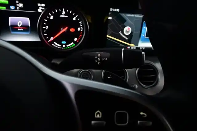 Musta Farmari, Mercedes-Benz E – OZS-772