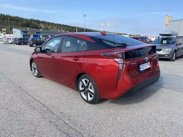 Punainen Viistoperä, Toyota Prius – OZS-779