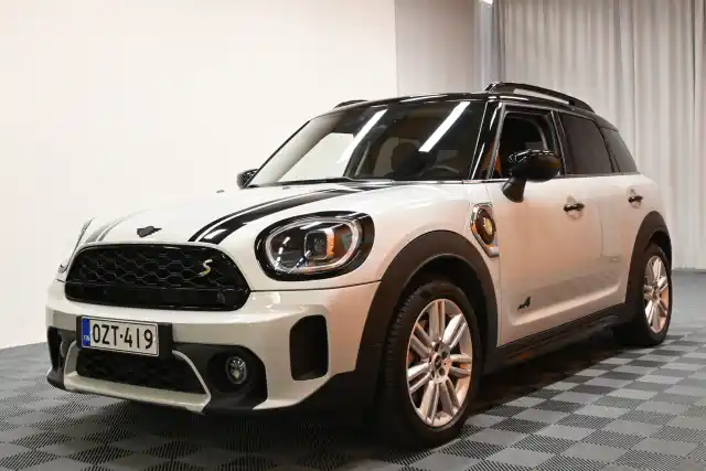 Harmaa Maastoauto, MINI Countryman – OZT-419