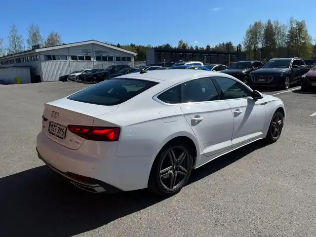Valkoinen Viistoperä, Audi A5 – OZT-985