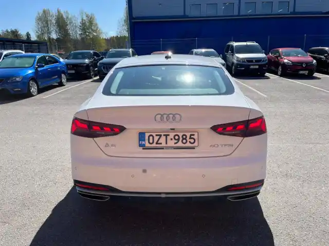 Valkoinen Viistoperä, Audi A5 – OZT-985