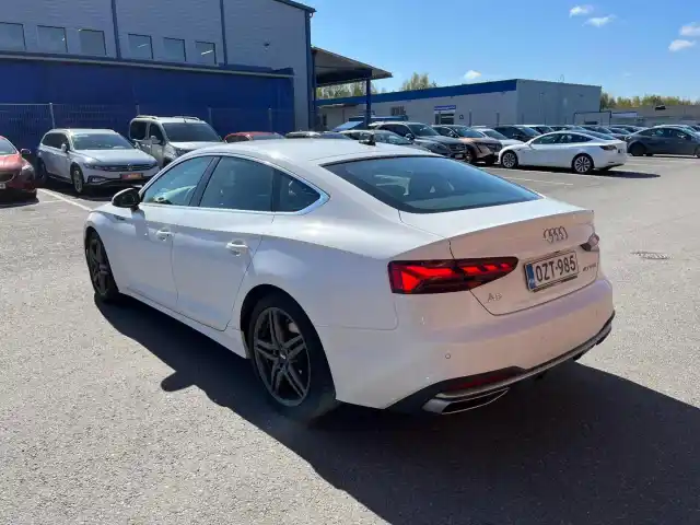 Valkoinen Viistoperä, Audi A5 – OZT-985