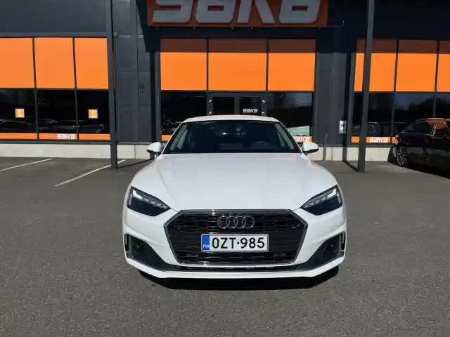 Valkoinen Viistoperä, Audi A5 – OZT-985