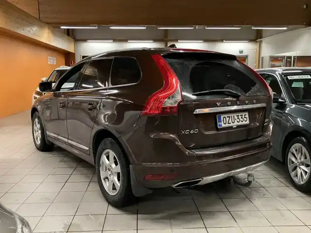 Musta Maastoauto, Volvo XC60 – OZU-335