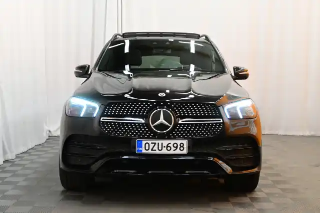 Musta Maastoauto, Mercedes-Benz GLE – OZU-698