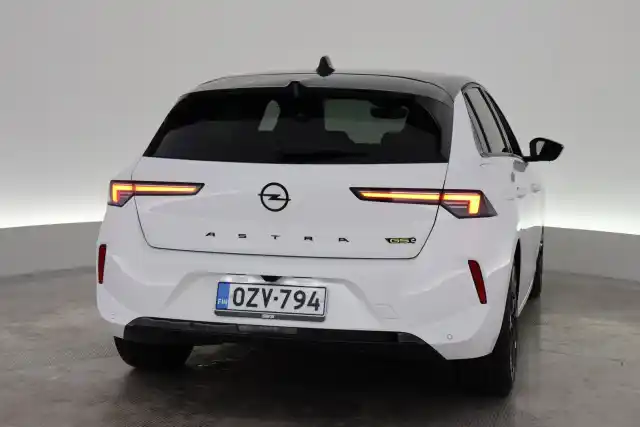 Valkoinen Viistoperä, Opel Astra – OZV-794