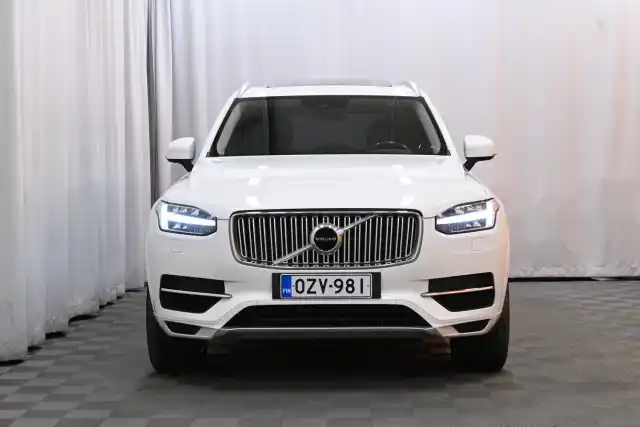 Valkoinen Maastoauto, Volvo XC90 – OZV-981