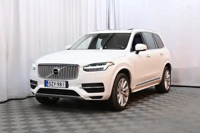 Valkoinen Maastoauto, Volvo XC90 – OZV-981