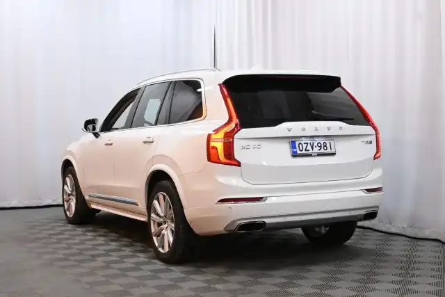 Valkoinen Maastoauto, Volvo XC90 – OZV-981