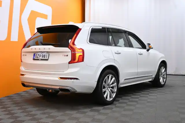 Valkoinen Maastoauto, Volvo XC90 – OZV-981