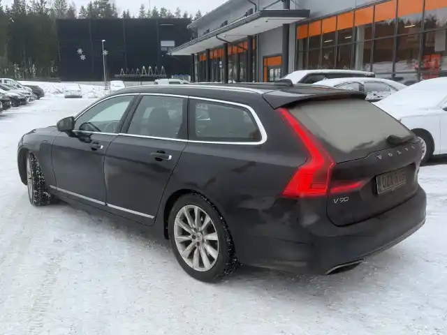 Musta Farmari, Volvo V90 – OZX-513