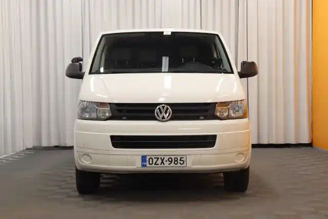 Valkoinen Pakettiauto, Volkswagen Transporter – OZX-985