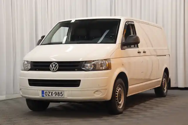 Valkoinen Pakettiauto, Volkswagen Transporter – OZX-985