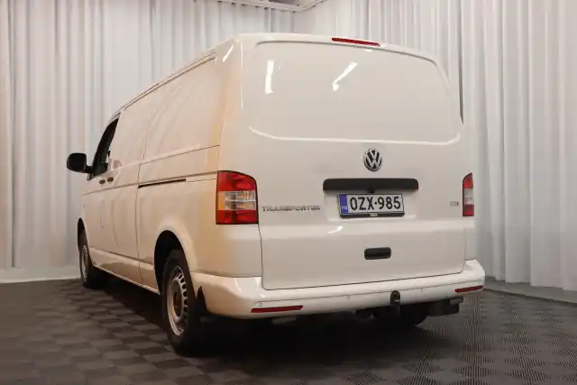 Valkoinen Pakettiauto, Volkswagen Transporter – OZX-985