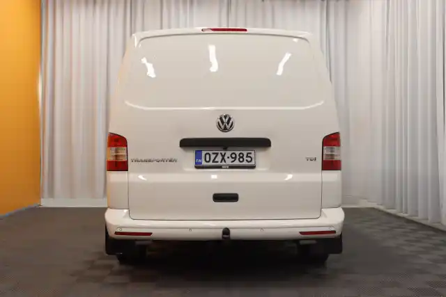 Valkoinen Pakettiauto, Volkswagen Transporter – OZX-985