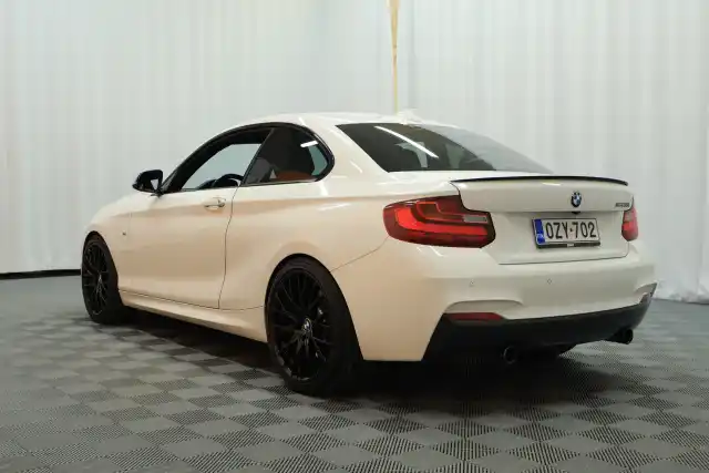 Valkoinen Coupe, BMW M235I – OZY-702