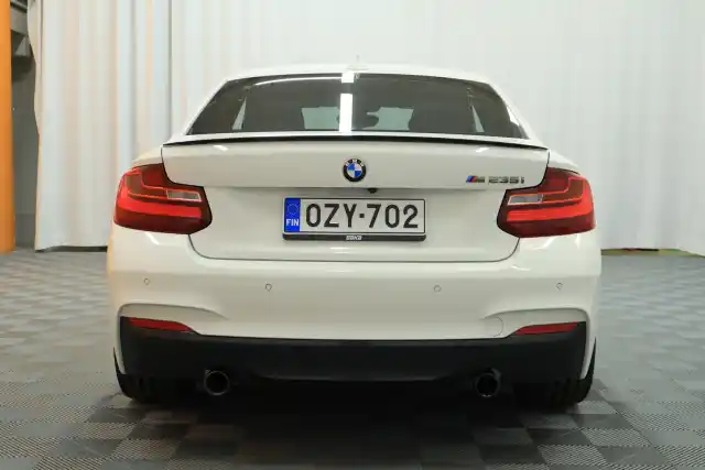 Valkoinen Coupe, BMW M235I – OZY-702