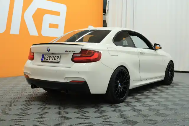 Valkoinen Coupe, BMW M235I – OZY-702