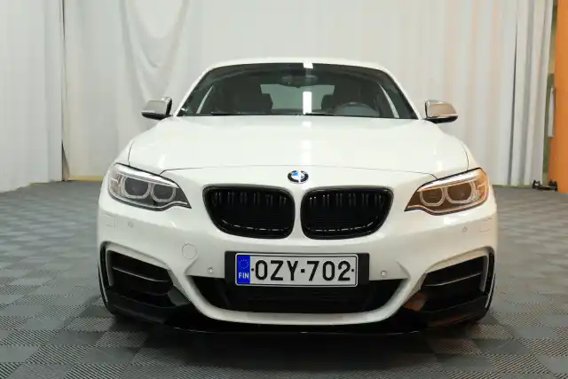 Valkoinen Coupe, BMW M235I – OZY-702