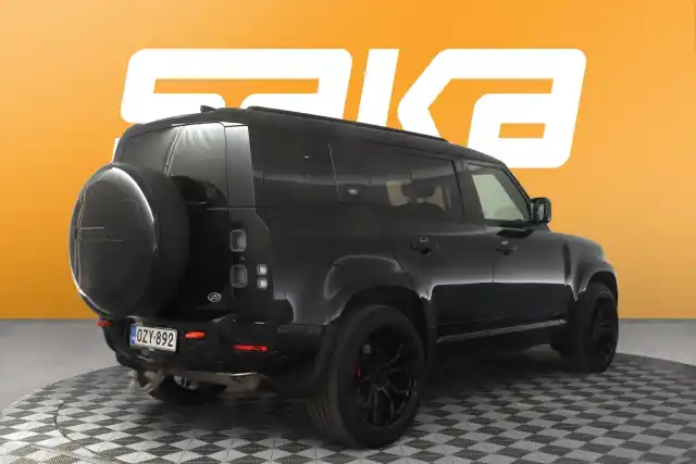 Musta Maastoauto, Land Rover Defender – OZY-892