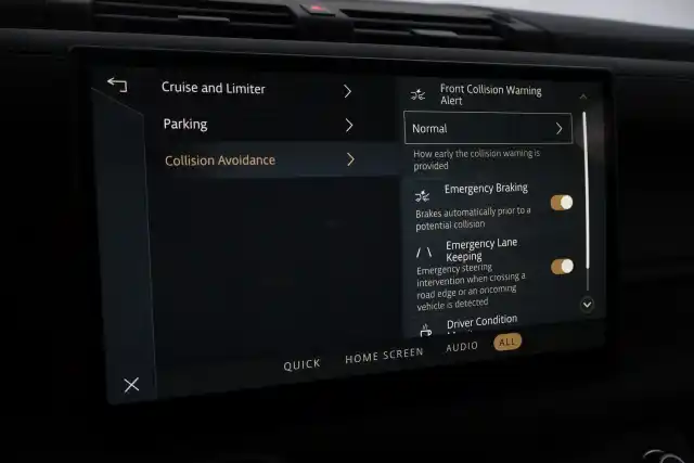 Musta Maastoauto, Land Rover Defender – OZY-892