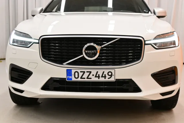 Valkoinen Maastoauto, Volvo XC60 – OZZ-449