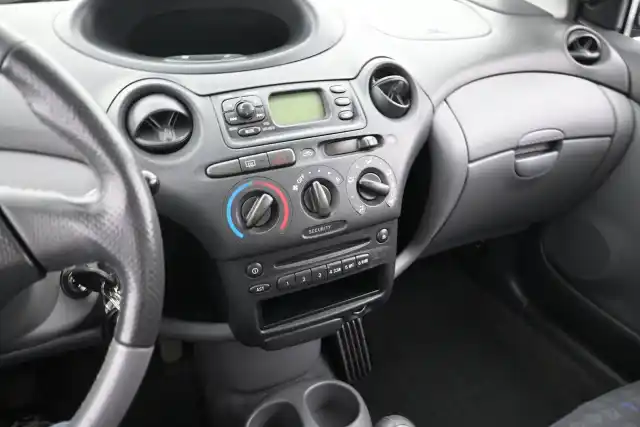 Sininen Viistoperä, Toyota Yaris – RAY-841