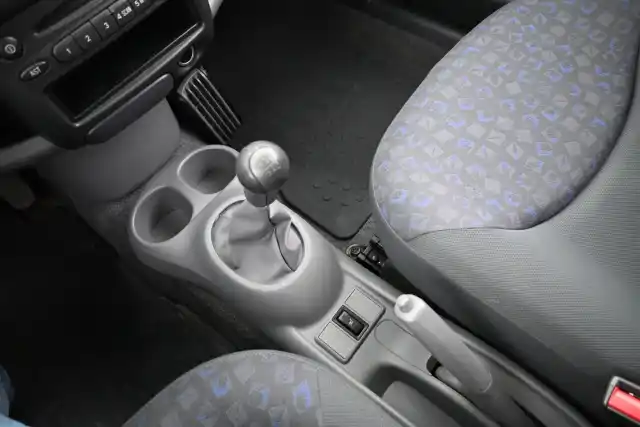 Sininen Viistoperä, Toyota Yaris – RAY-841