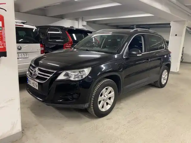 Musta Maastoauto, Volkswagen Tiguan – RBI-809