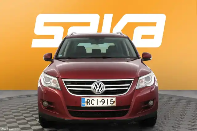 Punainen Maastoauto, Volkswagen Tiguan – RCI-915